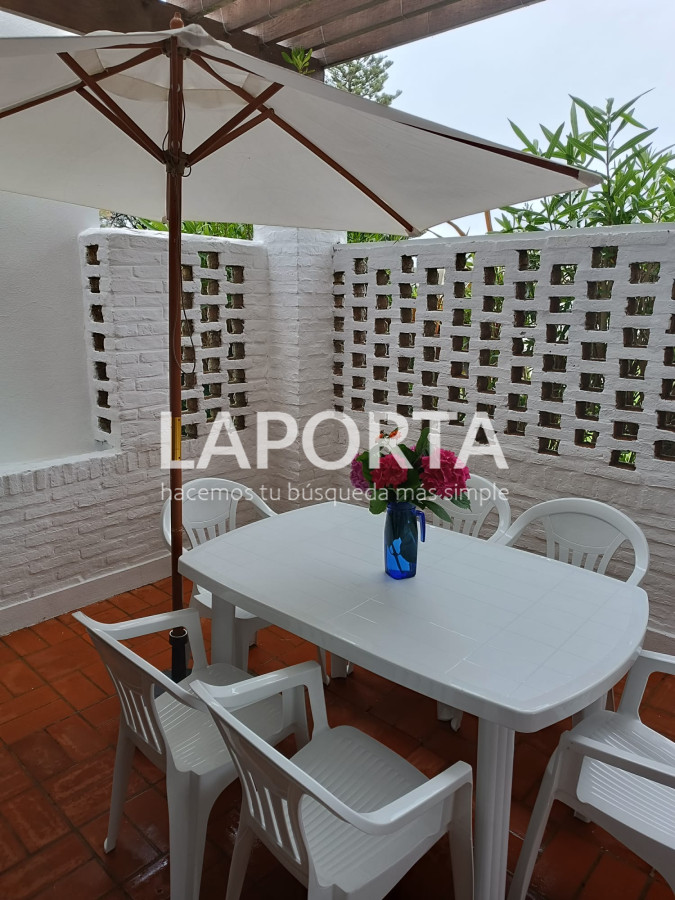 Casa ID.1123/Alquiler-de-casa-tres-dormitorios-en-calle-Los-Suspiros-y-el-Mar- - Alquiler de casa tres dormitorios en calle Los Suspiros y el Mar 