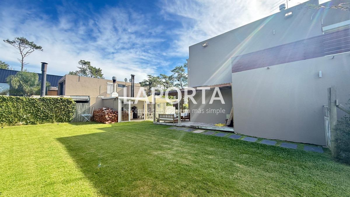 Casa ID.1739/Casa-en-Venta-en-La-Barra-a-dos-cuadras-de-Playa-Montoya - Casa en Venta en La Barra a dos cuadras de Playa Montoya