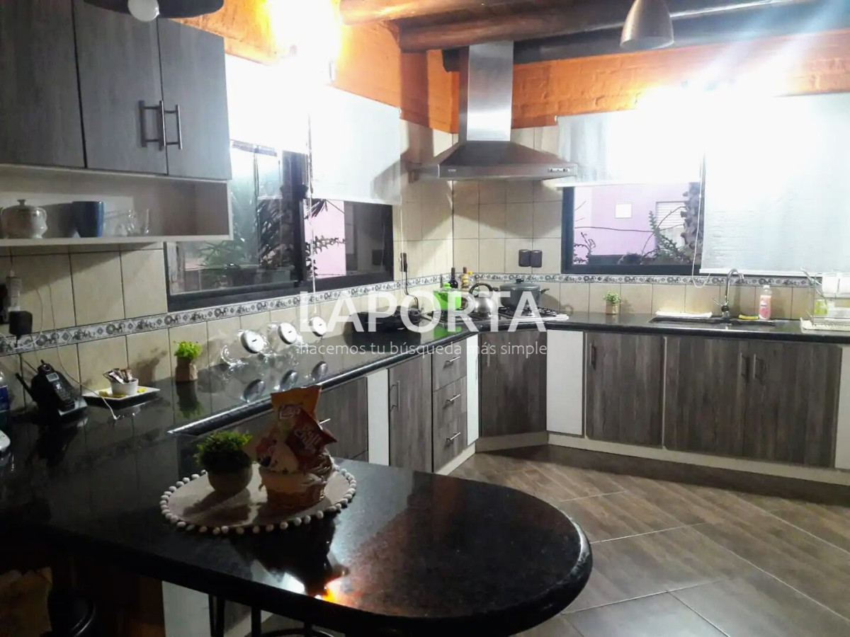 Casa ID.1796/Chalet-en-Venta-en-Salto - Chalet en Venta en Salto