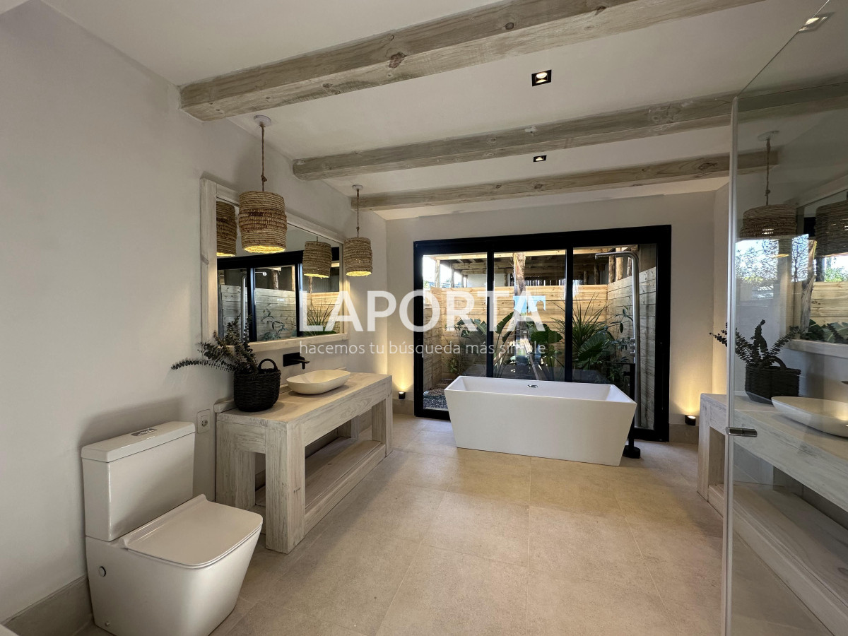 Casa ID.947/Se-vende-esta-propiedad-de-4-dormitorios-a-estrenar-en-Manantiales- - Se vende esta propiedad de 4 dormitorios a estrenar en Manantiales 