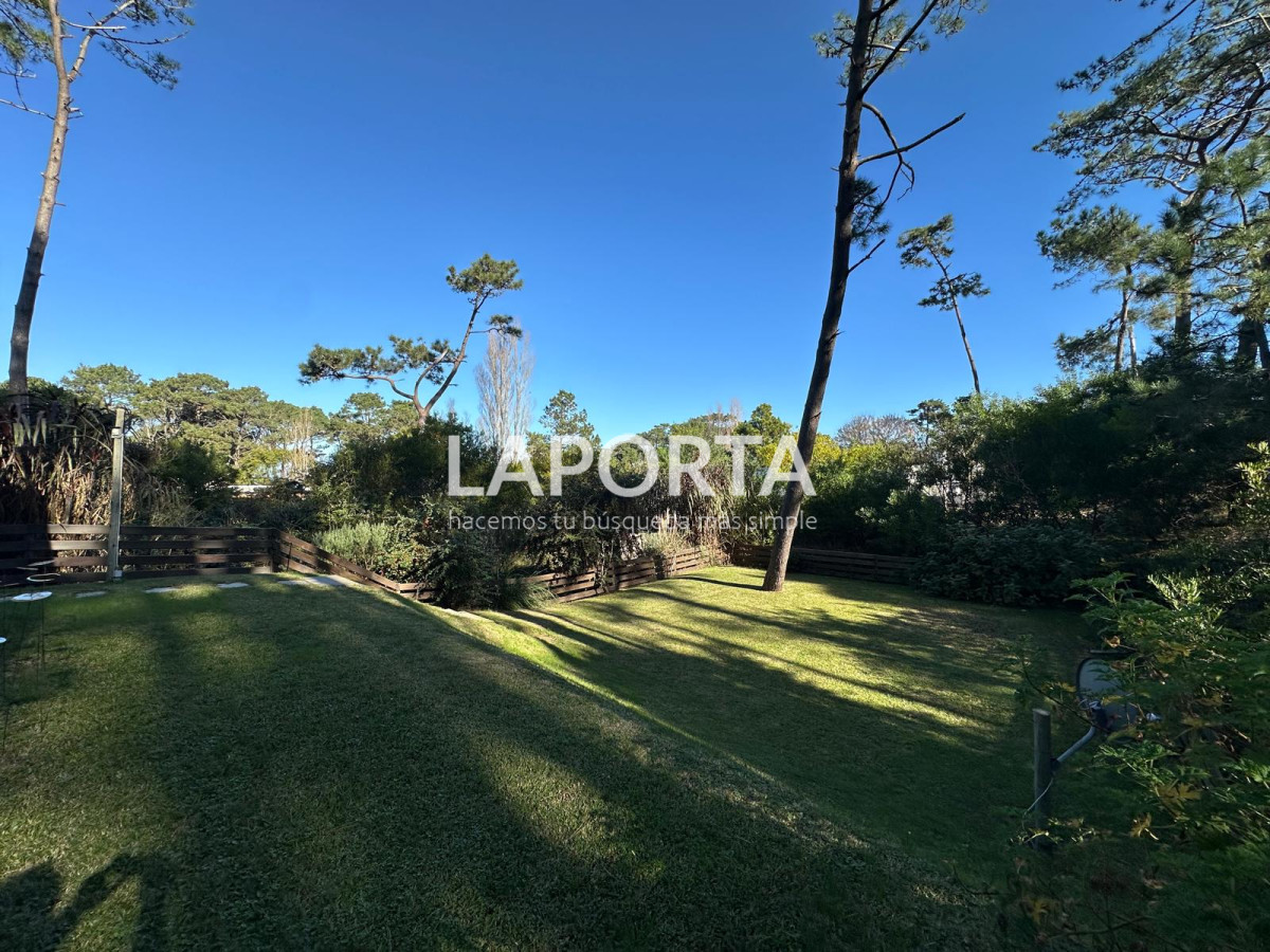Casa ID.990/Venta-de-casa-con-tres-dormitorios-en-suite-en-Montoya-La-Barra-de-Punta-del-Este - Venta de casa con tres dormitorios en suite en Montoya La Barra de Punta del Este