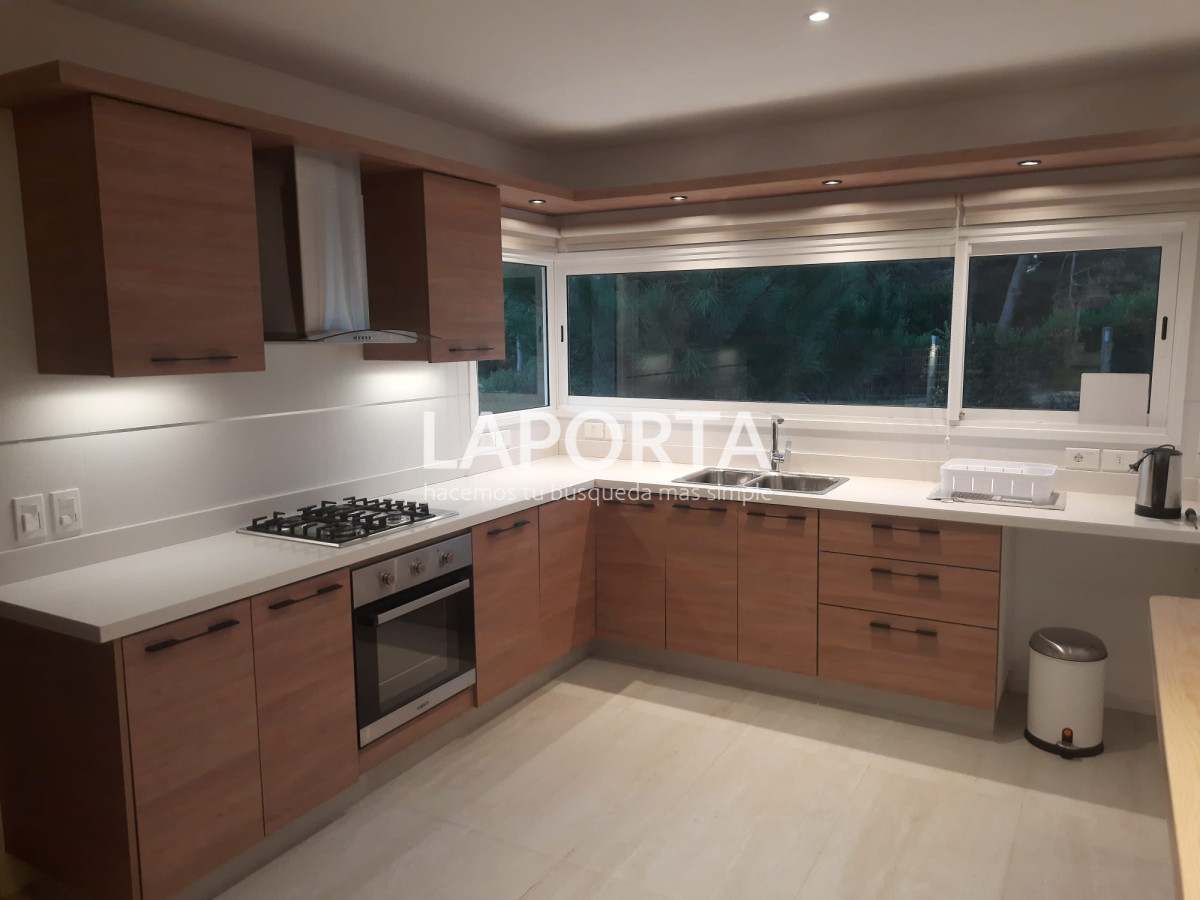 Casa ID.815/Venta-casa-de-tres-dormitorios-en-la-Barra-de-Maldonado - Venta casa de tres dormitorios en la Barra de Maldonado