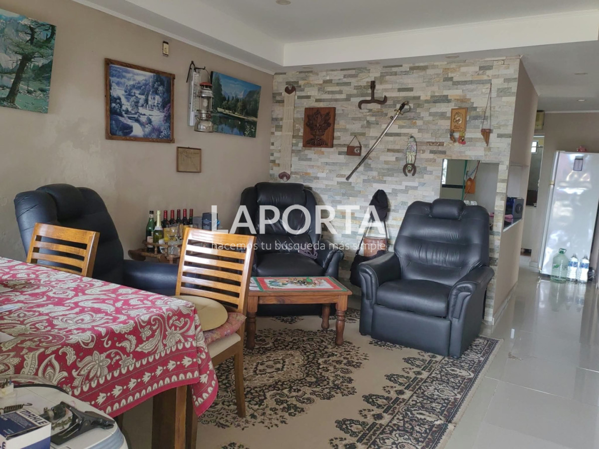 Casa ID.2237/Casa-comoda-con-cochera-en-zona-Sur - Casa comoda con cochera en zona Sur