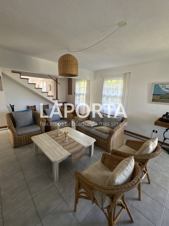 Casa ID.934/Se-vende-Casa-de-5-dormitorios-en-el-corazon-de-la-Barra-de-punta-del-Este - Se vende Casa de 5 dormitorios en el corazon de la Barra de punta del Este