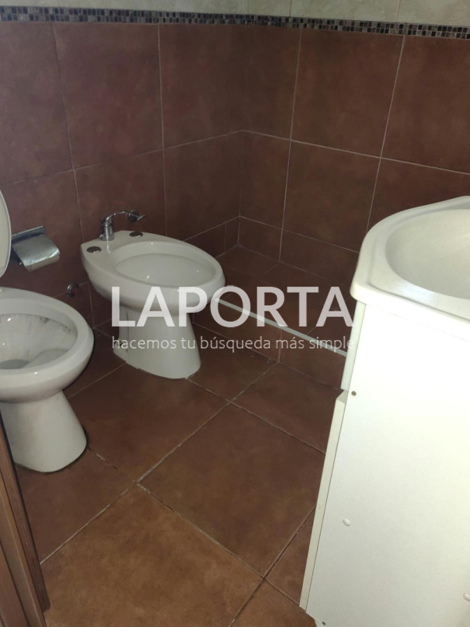 Casa ID.2237/Casa-comoda-con-cochera-en-zona-Sur - Casa comoda con cochera en zona Sur