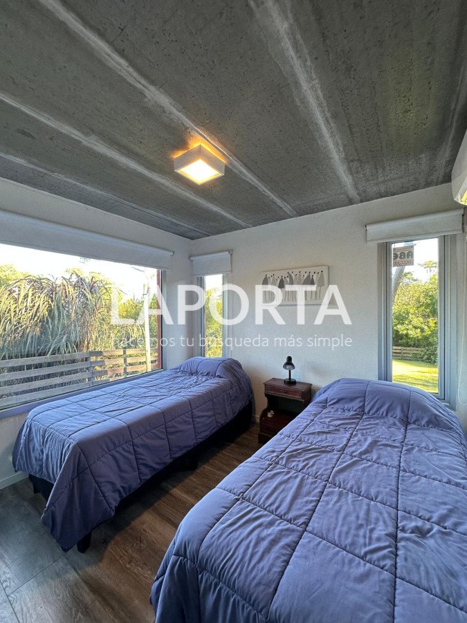 Casa ID.990/Venta-de-casa-con-tres-dormitorios-en-suite-en-Montoya-La-Barra-de-Punta-del-Este - Venta de casa con tres dormitorios en suite en Montoya La Barra de Punta del Este