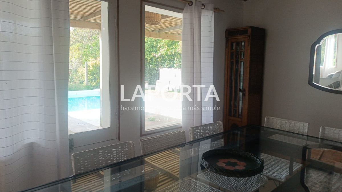 Casa ID.1664/Casa-en-Venta-en-la-Barra-cinco-dormitorios-mas-servicio-con-piscina - Casa en Venta en la Barra cinco dormitorios mas servicio con piscina