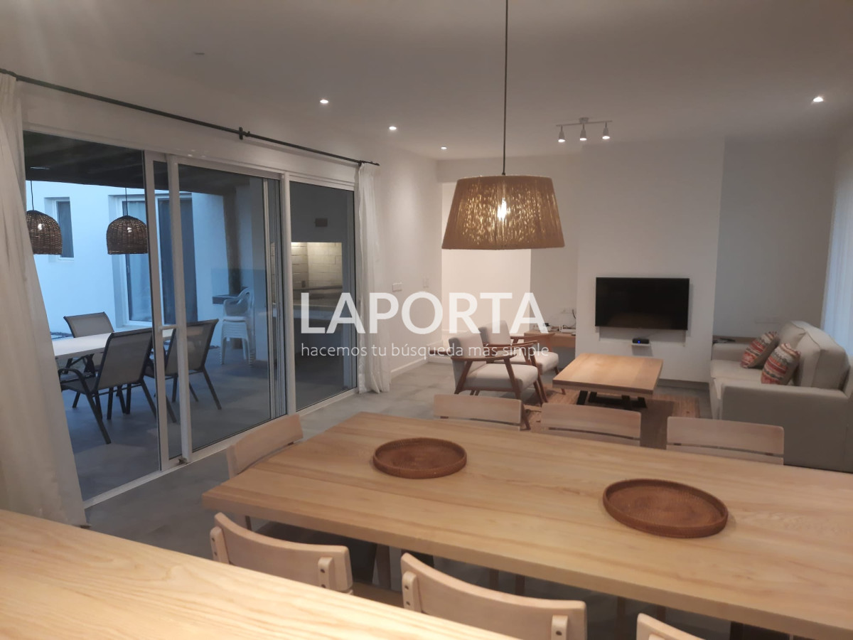 Casa ID.815/Venta-casa-de-tres-dormitorios-en-la-Barra-de-Maldonado - Venta casa de tres dormitorios en la Barra de Maldonado