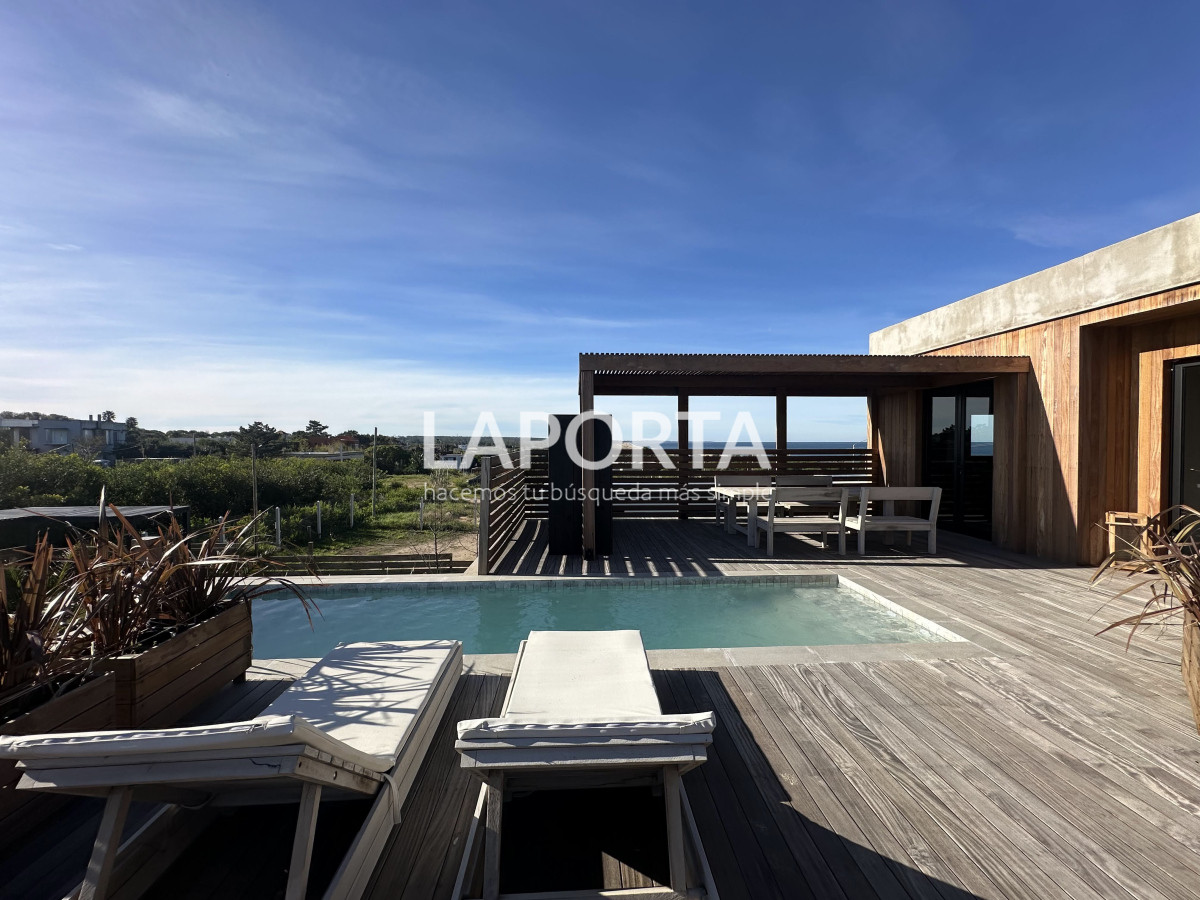 Casa ID.947/Se-vende-esta-propiedad-de-4-dormitorios-a-estrenar-en-Manantiales- - Se vende esta propiedad de 4 dormitorios a estrenar en Manantiales 