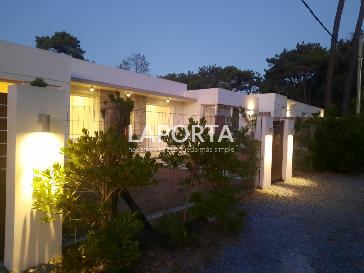 Casa ID.815/Venta-casa-de-tres-dormitorios-en-la-Barra-de-Maldonado - Venta casa de tres dormitorios en la Barra de Maldonado