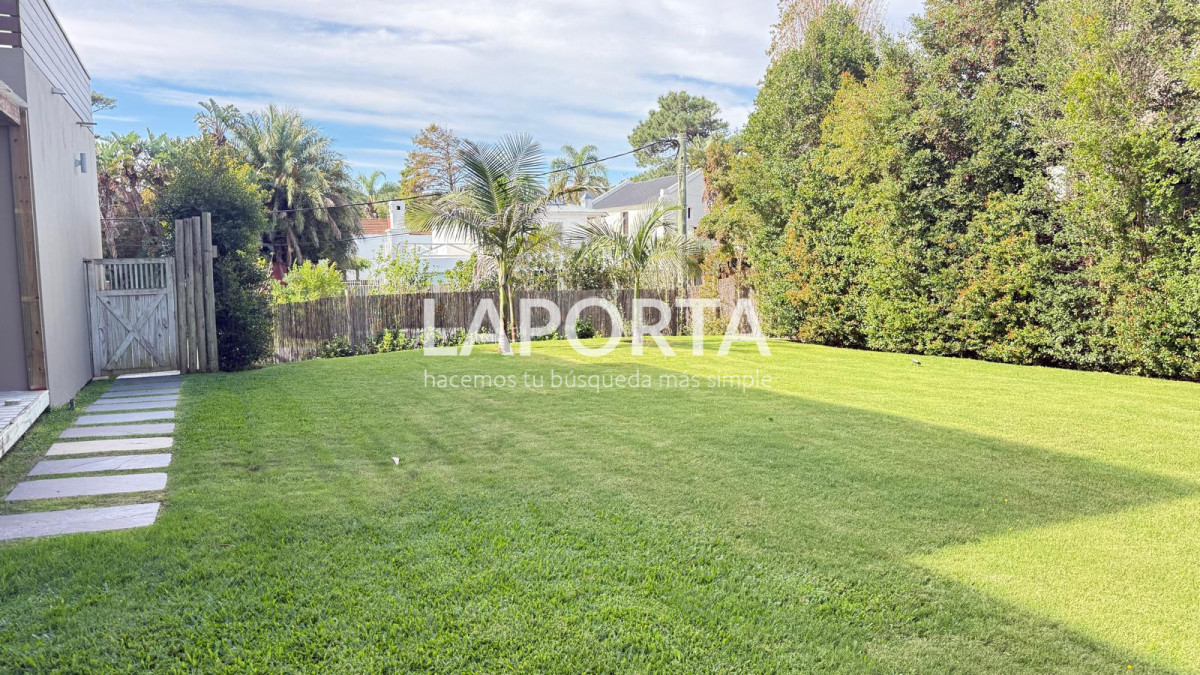 Casa ID.1739/Casa-en-Venta-en-La-Barra-a-dos-cuadras-de-Playa-Montoya - Casa en Venta en La Barra a dos cuadras de Playa Montoya