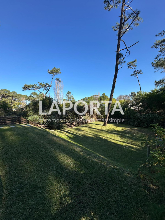 Casa ID.990/Venta-de-casa-con-tres-dormitorios-en-suite-en-Montoya-La-Barra-de-Punta-del-Este - Venta de casa con tres dormitorios en suite en Montoya La Barra de Punta del Este