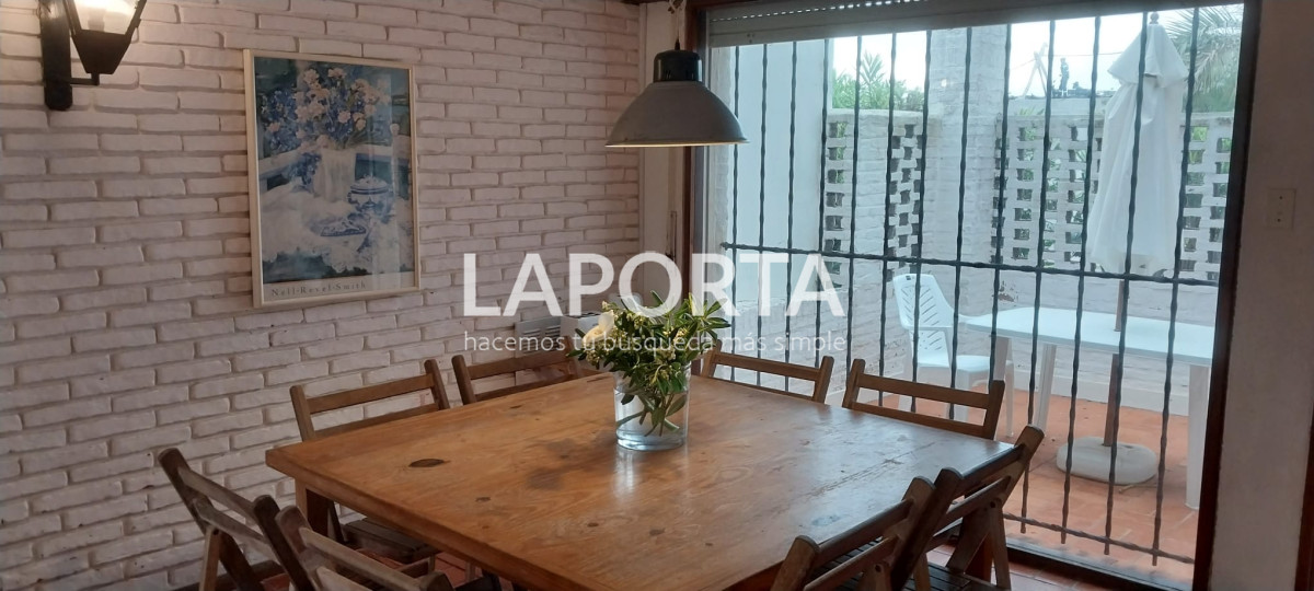 Casa ID.1123/Alquiler-de-casa-tres-dormitorios-en-calle-Los-Suspiros-y-el-Mar- - Alquiler de casa tres dormitorios en calle Los Suspiros y el Mar 