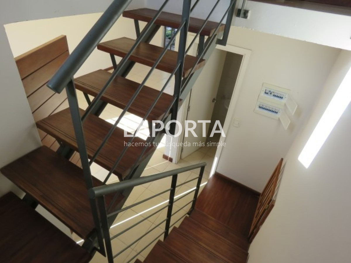 Casa ID.2016/Casa-en-alquiler-en-el-cerro - Casa  en alquiler en el cerro