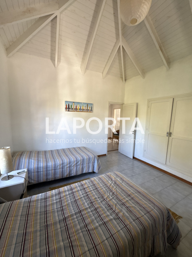 Casa ID.934/Se-vende-Casa-de-5-dormitorios-en-el-corazon-de-la-Barra-de-punta-del-Este - Se vende Casa de 5 dormitorios en el corazon de la Barra de punta del Este