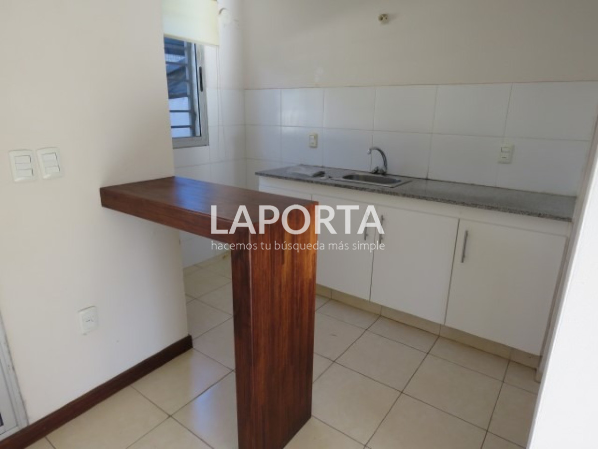 Casa ID.2016/Casa-en-alquiler-en-el-cerro - Casa  en alquiler en el cerro