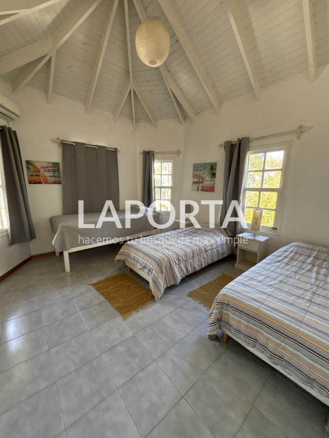 Casa ID.934/Se-vende-Casa-de-5-dormitorios-en-el-corazon-de-la-Barra-de-punta-del-Este - Se vende Casa de 5 dormitorios en el corazon de la Barra de punta del Este