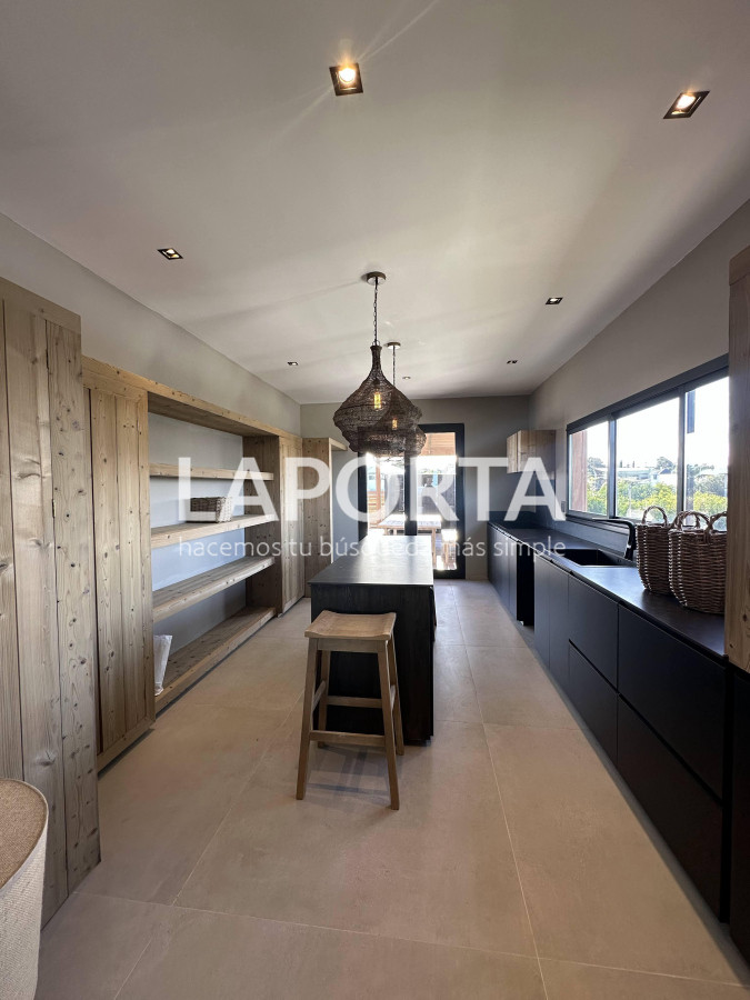 Casa ID.947/Se-vende-esta-propiedad-de-4-dormitorios-a-estrenar-en-Manantiales- - Se vende esta propiedad de 4 dormitorios a estrenar en Manantiales 