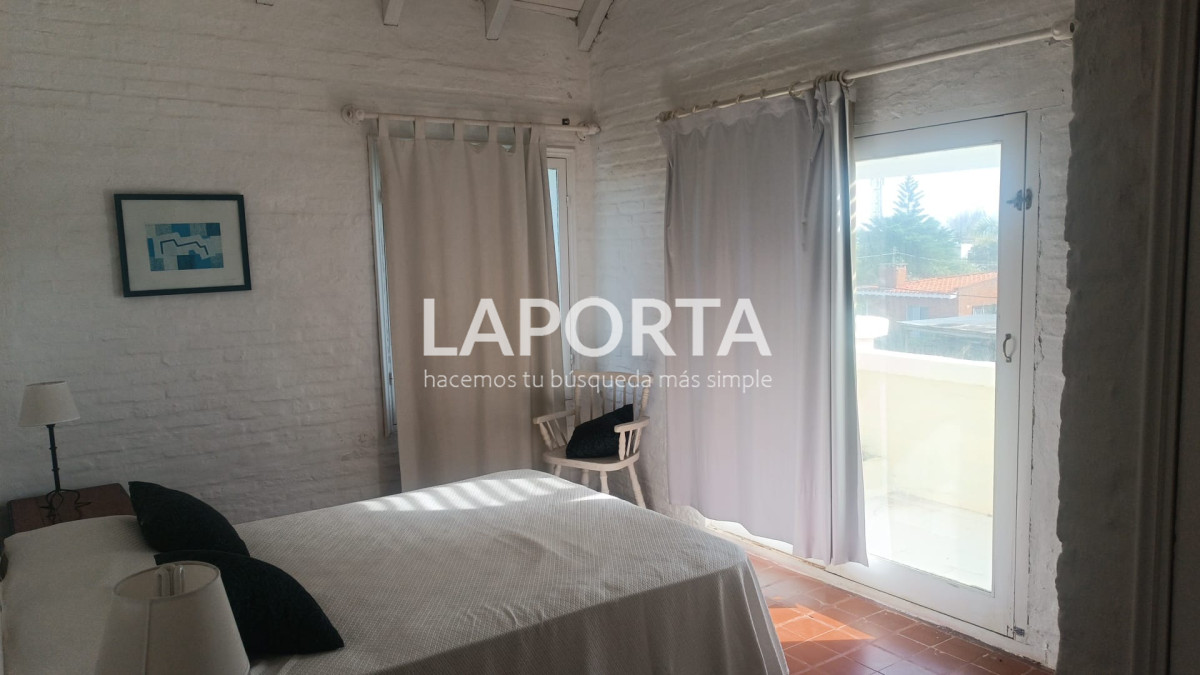 Casa ID.1664/Casa-en-Venta-en-la-Barra-cinco-dormitorios-mas-servicio-con-piscina - Casa en Venta en la Barra cinco dormitorios mas servicio con piscina