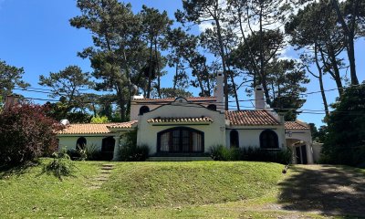 Casa de ensueño a metros de Playa Brava y servicios Premium