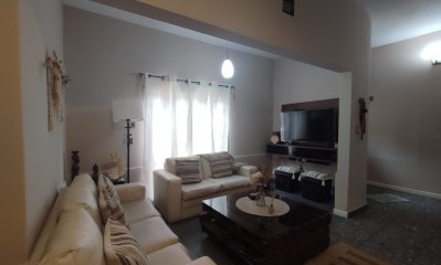 Venta casa ph 3 dormitorios, azotea con parrillero en Brazo Oriental