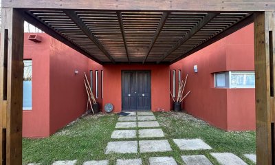 Venta de casa con tres dormitorios en suite en Montoya La Barra de Punta del Este
