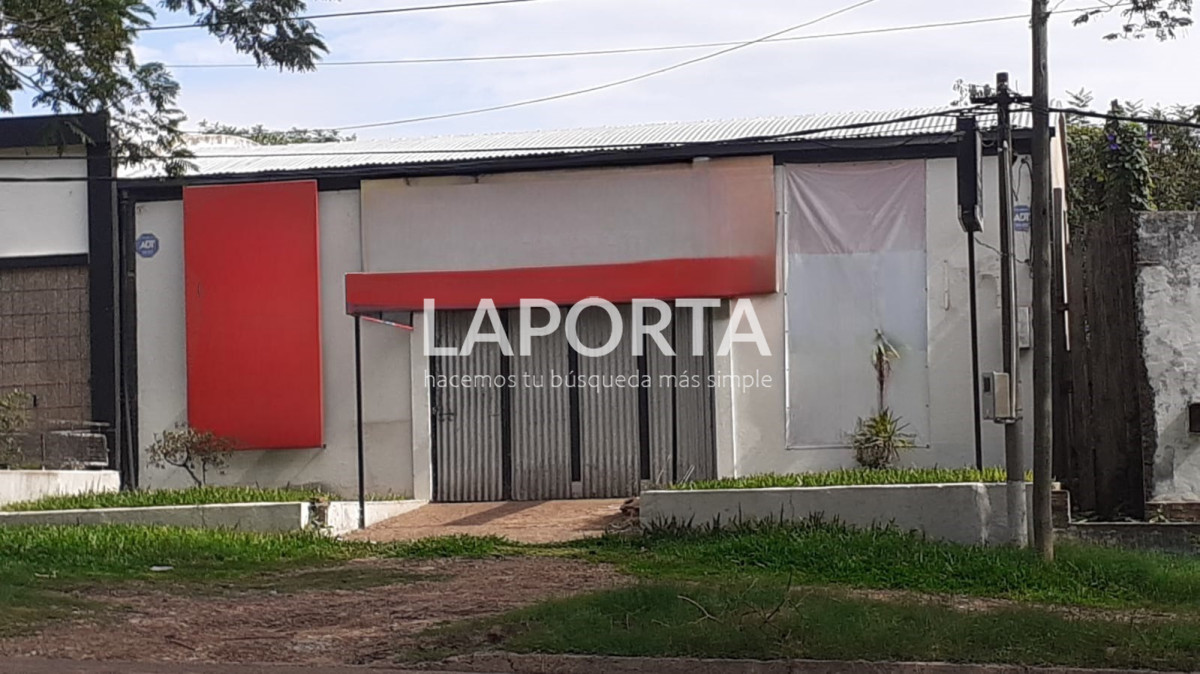 Galpón ID.1422/Galpon-en-avenida-principal-del-cerro - Galpon en avenida principal del cerro