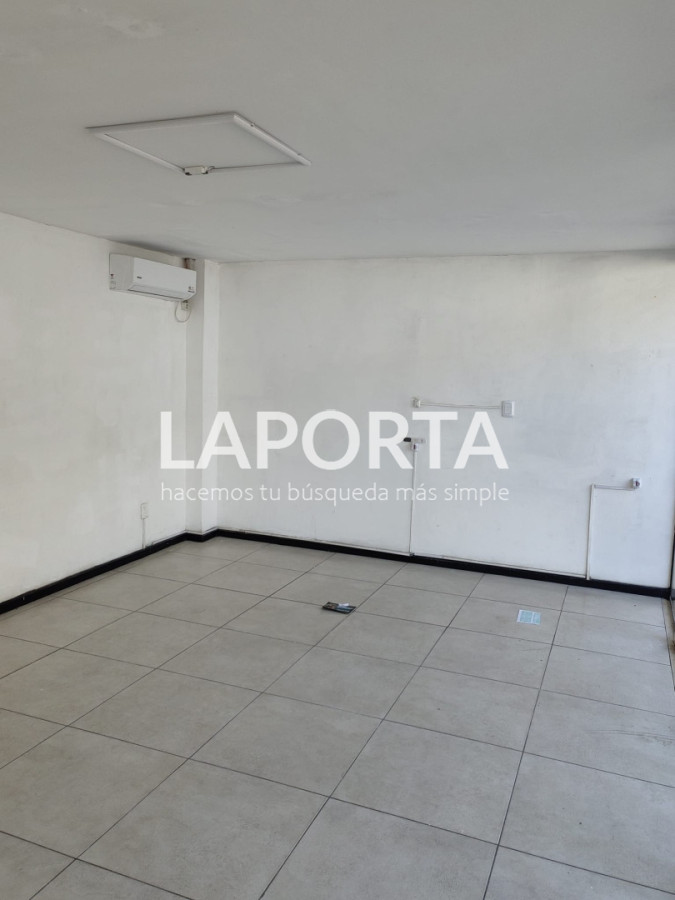 Local Comercial ID.1718/Local-en-pleno-centro - Local en pleno centro