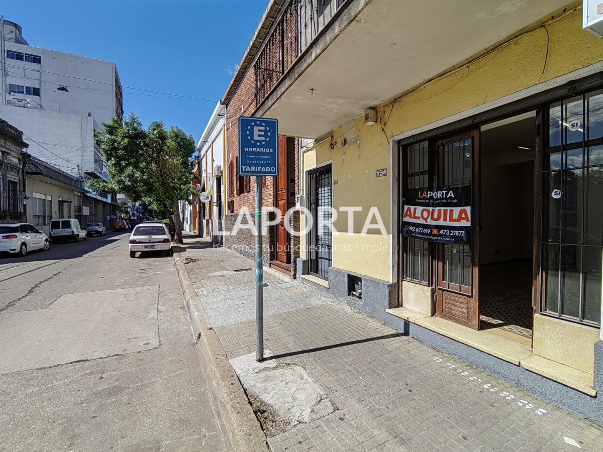 Local Comercial ID.1337/Local-comercial-en-alquiler-en-el-centro-de-Salto - Local comercial en alquiler en el centro de Salto