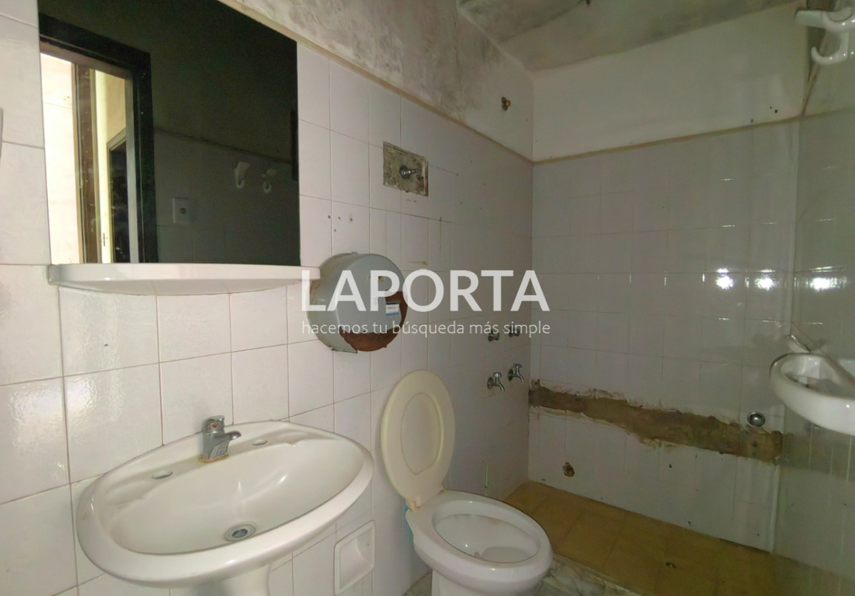 Local Comercial ID.1318/Local-comercial-en-alquiler,-en-el-centro-de-Salto - Local comercial en alquiler, en el centro de Salto