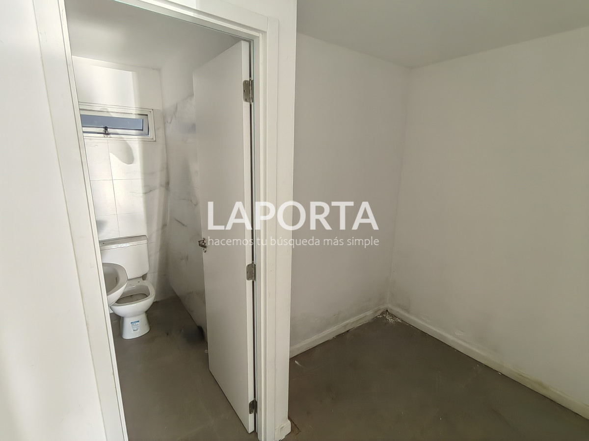 Local Comercial ID.728/Local-en-alquiler-frente-a-plaza-de-deportes-en-Salto - Local en alquiler frente a plaza de deportes en Salto