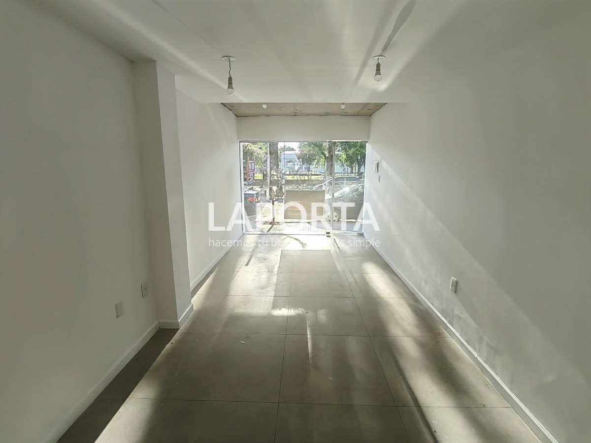 Local Comercial ID.1198/Locales-comerciales-en-Edificio-Plaza- - Locales comerciales en Edificio Plaza 
