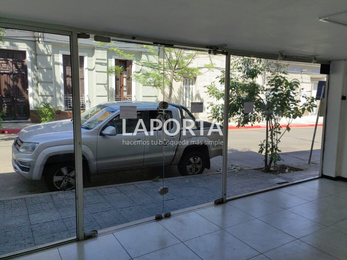 Local Comercial ID.1718/Local-en-pleno-centro - Local en pleno centro