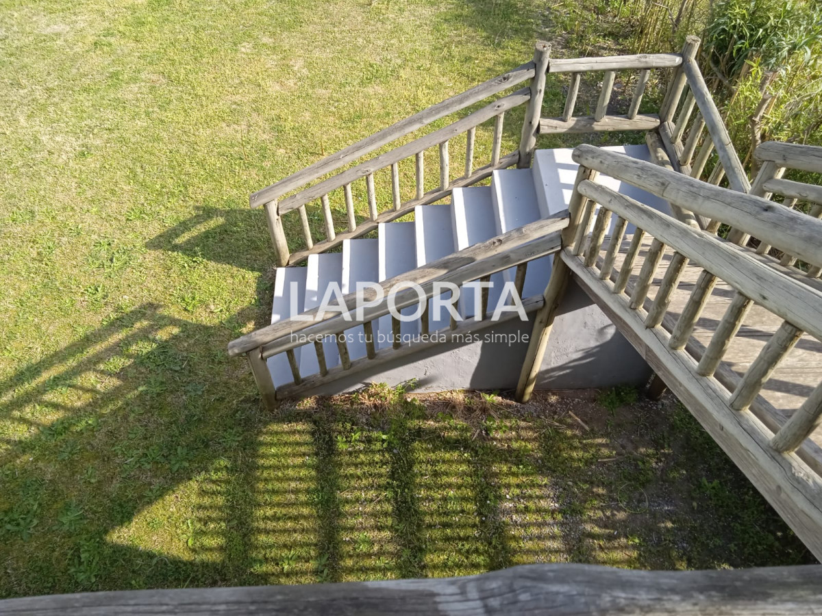 Local Comercial ID.72/Local-en-Alquiler-en-Zona-de-La-Barra,-Punta-del-Este - Local en Alquiler en Zona de La Barra, Punta del Este