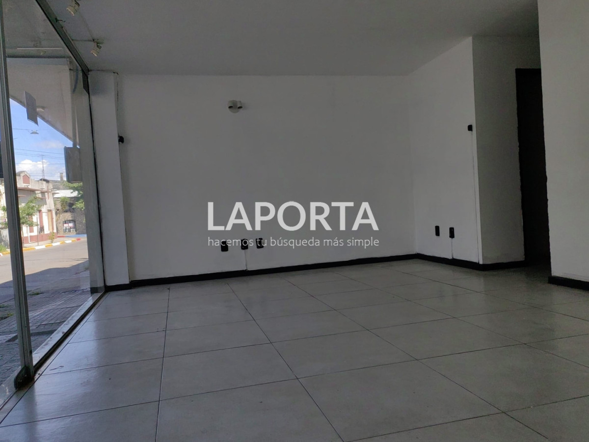Local Comercial ID.1718/Local-en-pleno-centro - Local en pleno centro