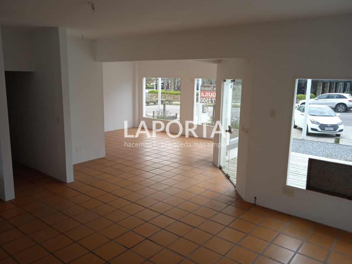 Local Comercial ID.72/Local-en-Alquiler-en-Zona-de-La-Barra,-Punta-del-Este - Local en Alquiler en Zona de La Barra, Punta del Este
