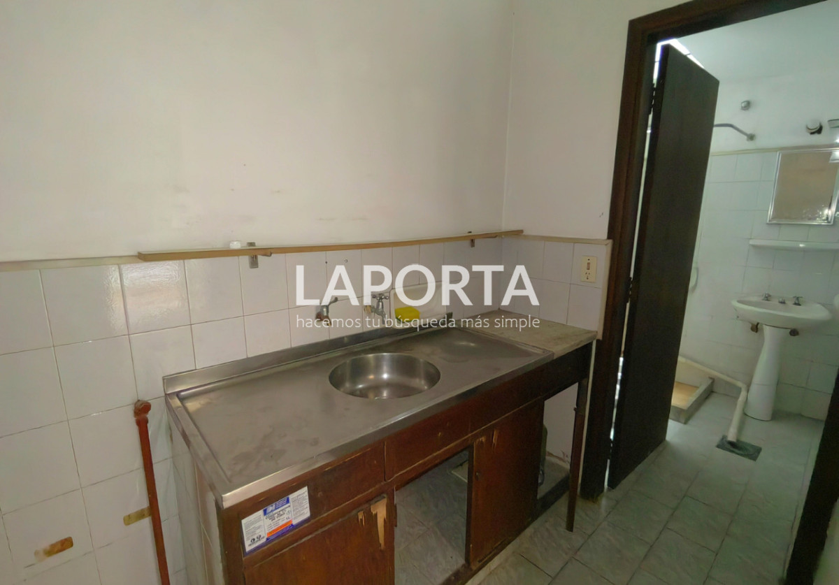 Local Comercial ID.1318/Local-comercial-en-alquiler,-en-el-centro-de-Salto - Local comercial en alquiler, en el centro de Salto