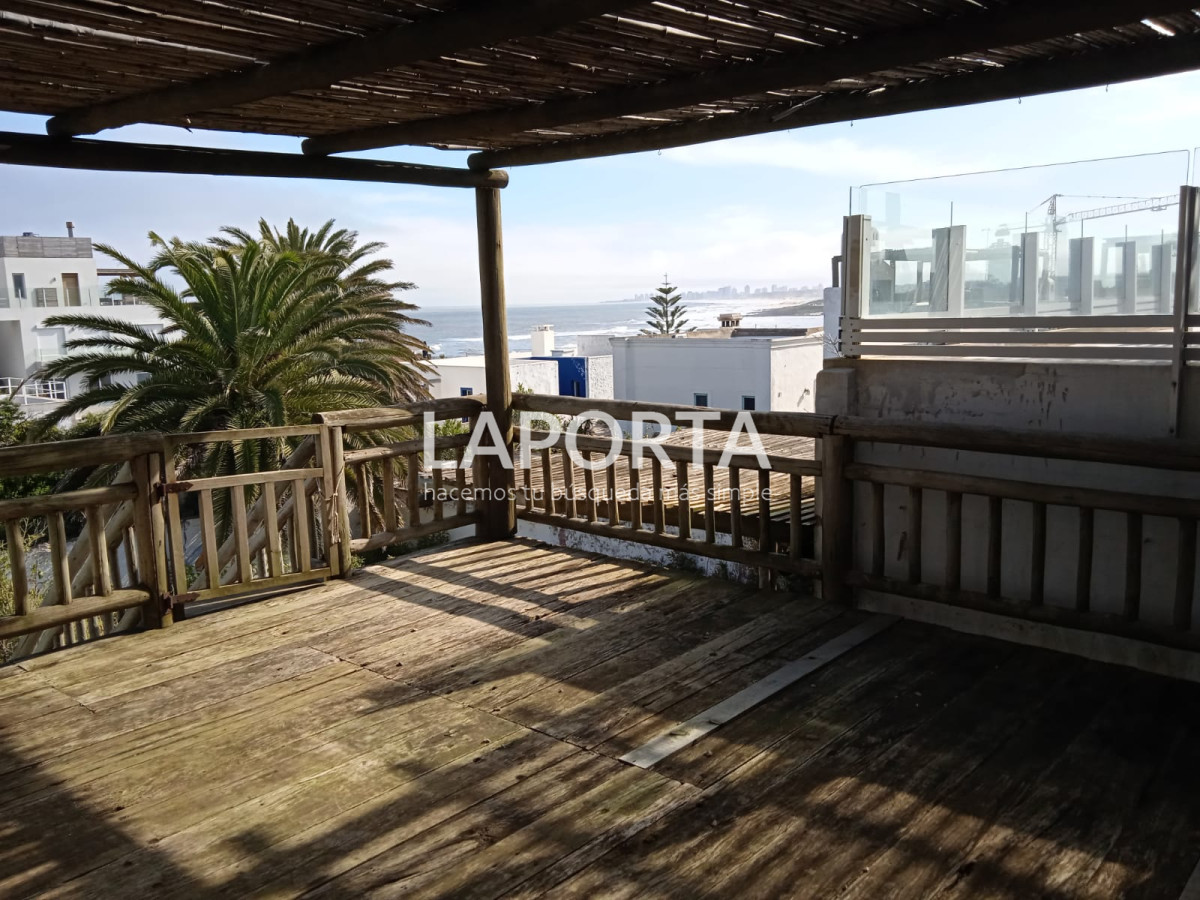 Local Comercial ID.72/Local-en-Alquiler-en-Zona-de-La-Barra,-Punta-del-Este - Local en Alquiler en Zona de La Barra, Punta del Este