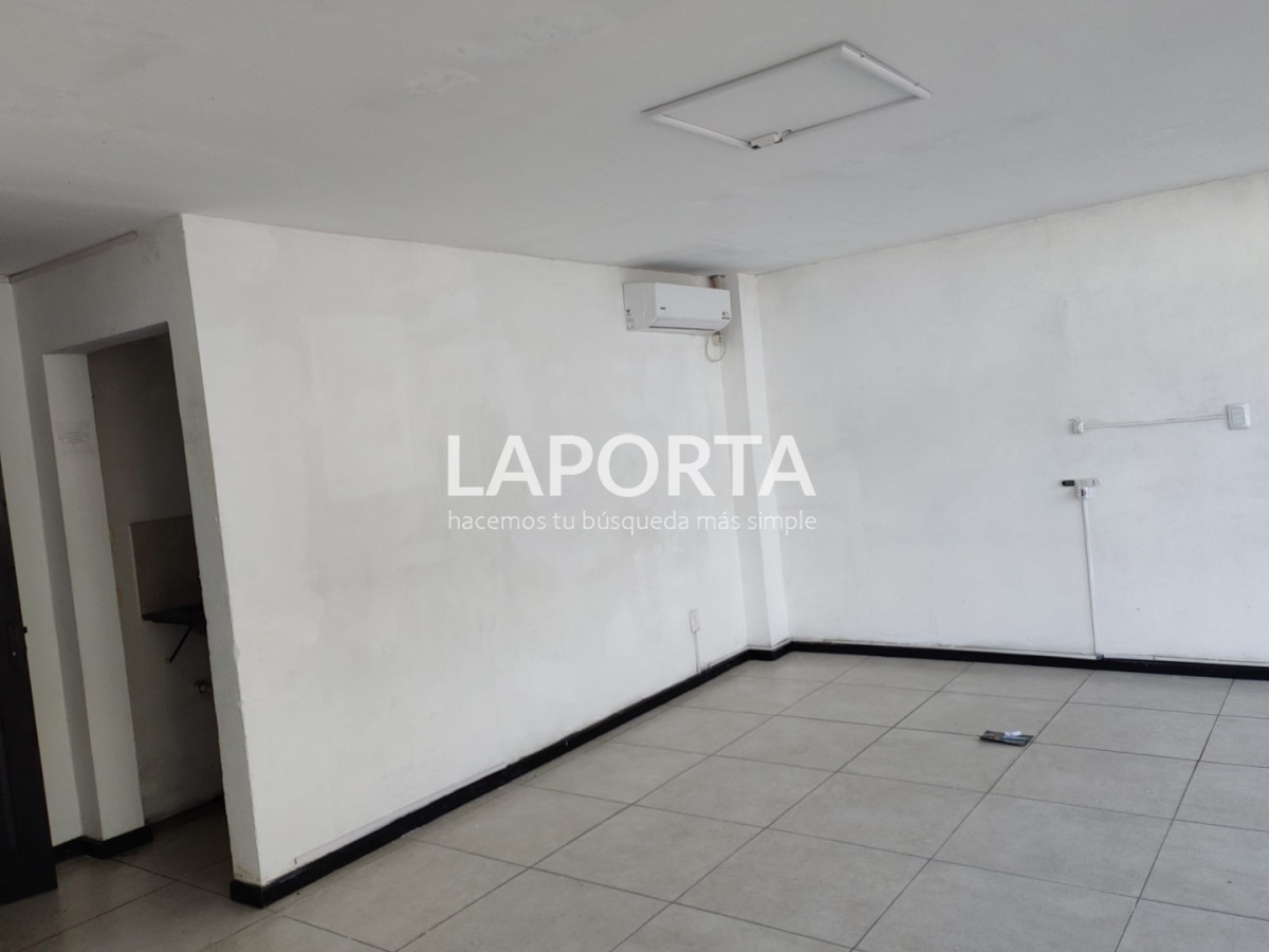 Local Comercial ID.1718/Local-en-pleno-centro - Local en pleno centro