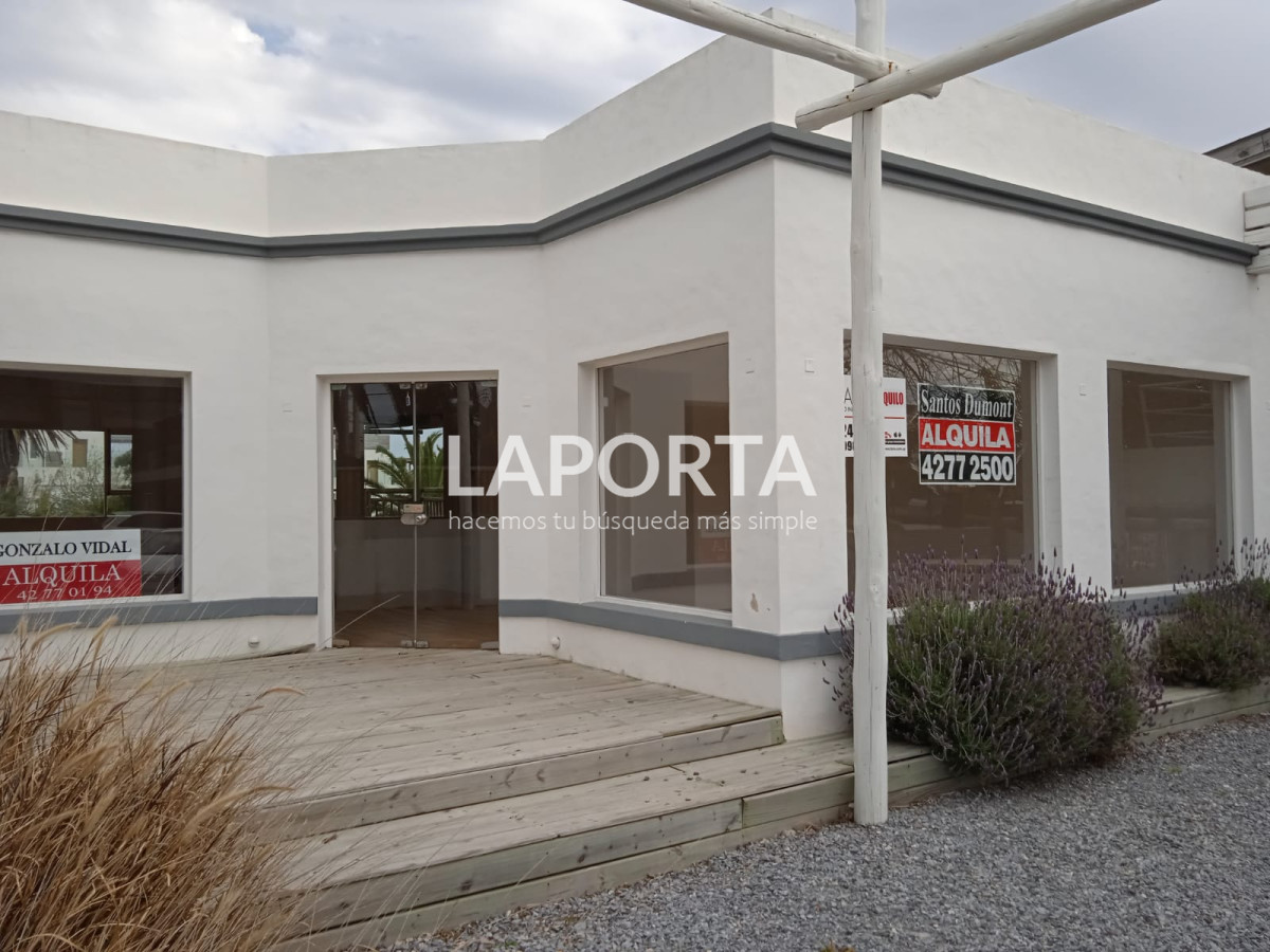 Local Comercial ID.72/Local-en-Alquiler-en-Zona-de-La-Barra,-Punta-del-Este - Local en Alquiler en Zona de La Barra, Punta del Este