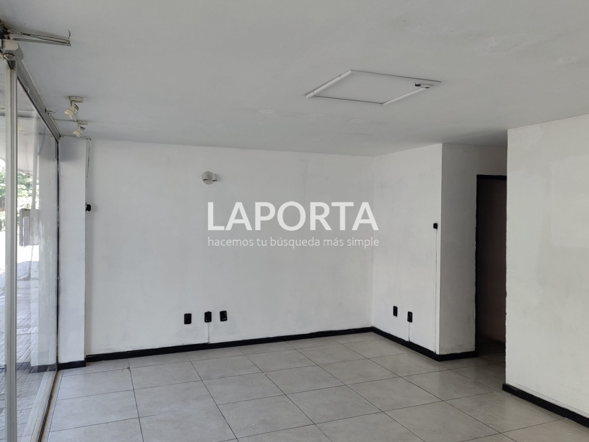 Local Comercial ID.1718/Local-en-pleno-centro - Local en pleno centro