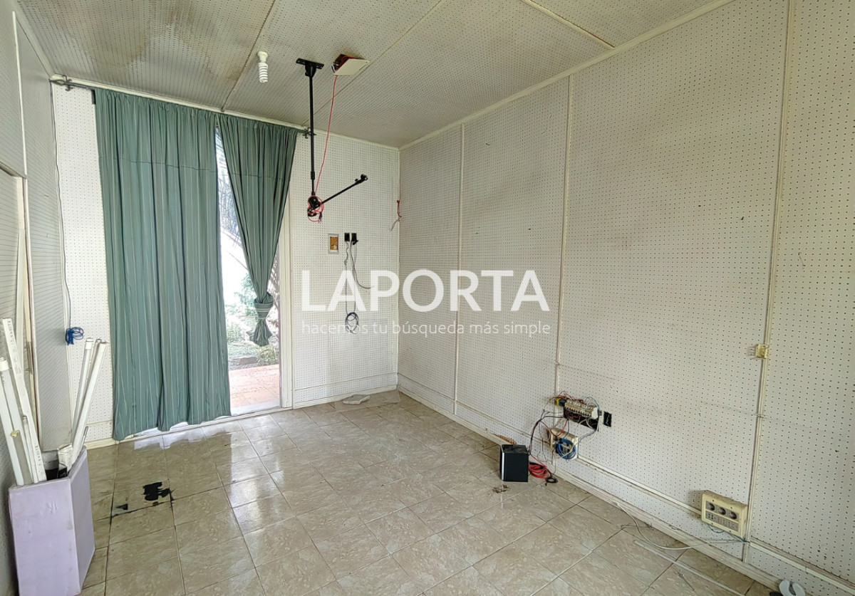 Local Comercial ID.1318/Local-comercial-en-alquiler,-en-el-centro-de-Salto - Local comercial en alquiler, en el centro de Salto