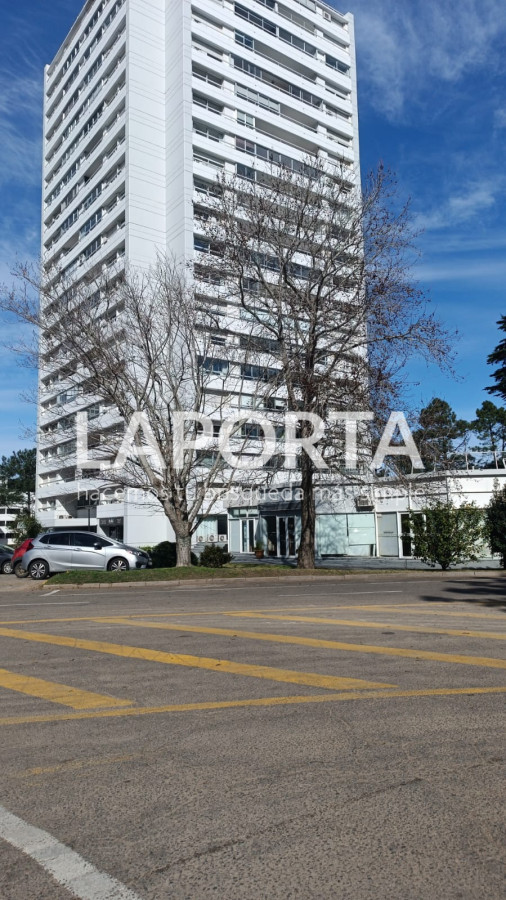 Local Comercial ID.1055/Venta-o-alquiler-de-local-comercial-en-Roosevelt-en-Punta-del-Este - Venta o alquiler de local comercial en Roosevelt en Punta del Este