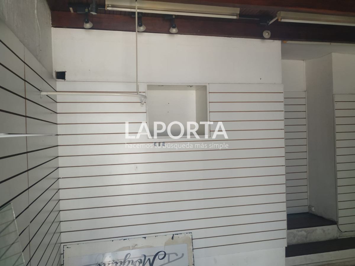 Local Comercial ID.2148/Local-en-pleno-centro - Local en pleno centro