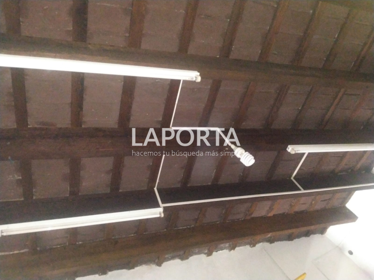 Local Comercial ID.2148/Local-en-pleno-centro - Local en pleno centro