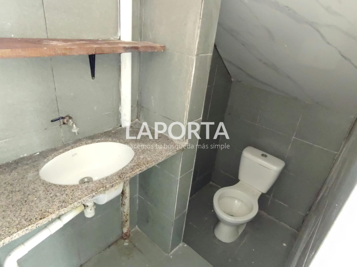 Local Comercial ID.2195/Local-comercial-a-metros-del-Salto-Shopping-y-Terminal - Local comercial a metros del Salto Shopping y Terminal
