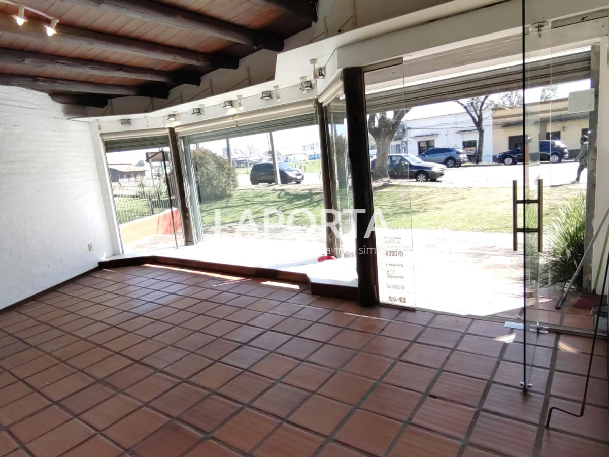 Local Comercial ID.2195/Local-comercial-a-metros-del-Salto-Shopping-y-Terminal - Local comercial a metros del Salto Shopping y Terminal