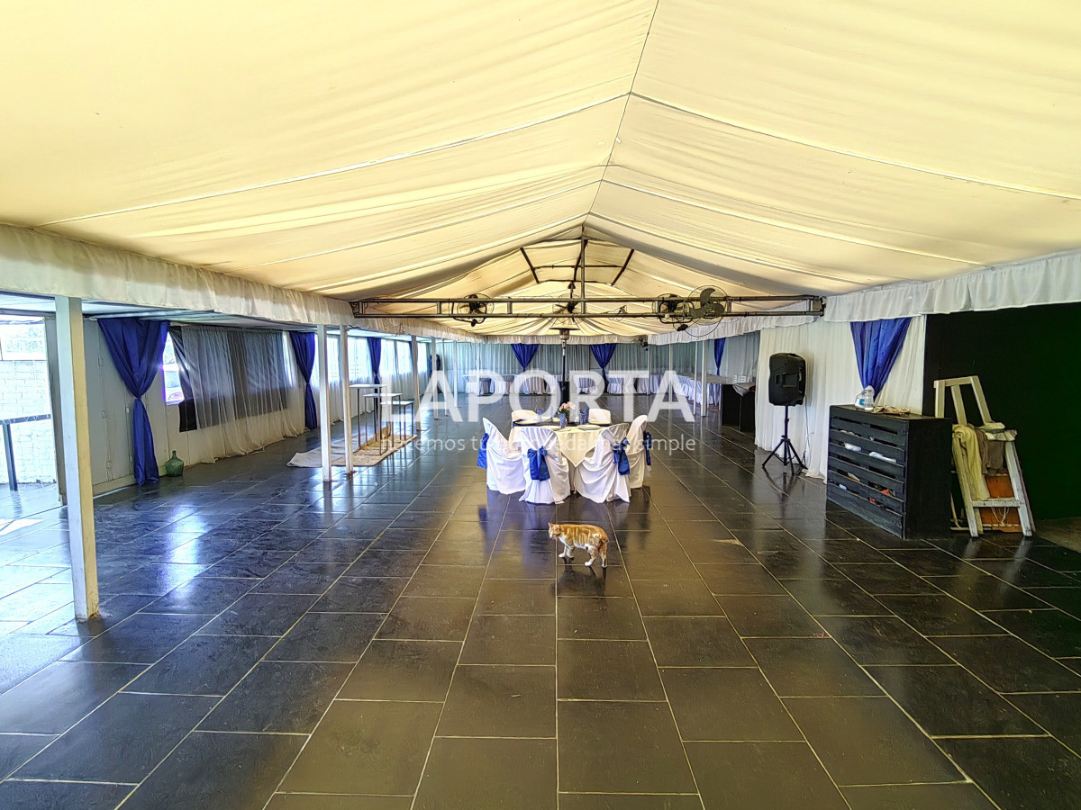 Local Comercial ID.1323/Salón-de-fiestas-y-eventos-con-amplio-terreno-en-Salto - Salón de fiestas y eventos con amplio terreno en Salto