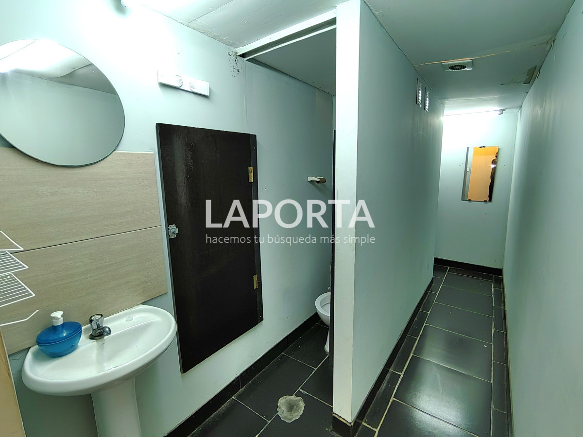 Local Comercial ID.1323/Salón-de-fiestas-y-eventos-con-amplio-terreno-en-Salto - Salón de fiestas y eventos con amplio terreno en Salto
