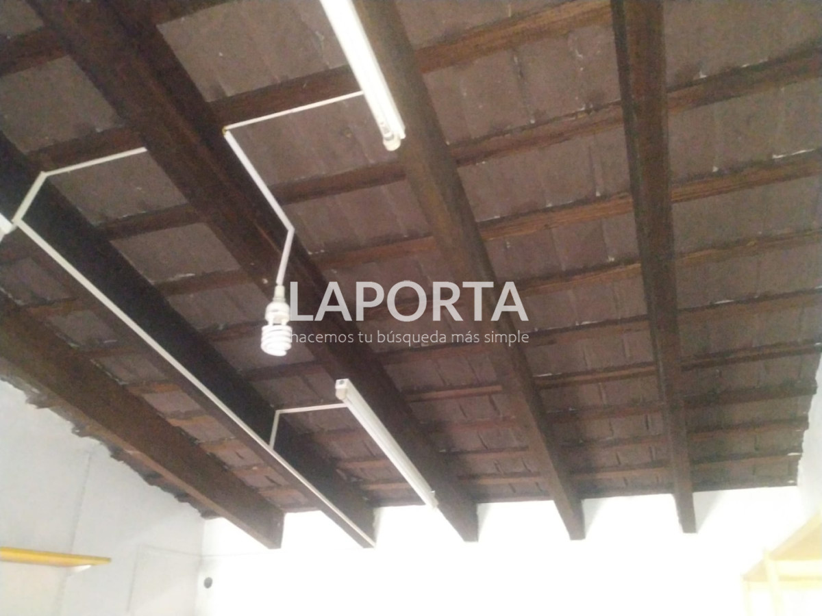 Local Comercial ID.2148/Local-en-pleno-centro - Local en pleno centro
